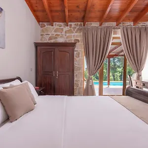 Alia Palace & Hotell